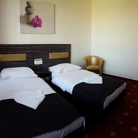 Hotel Montenegro Bruntál Esterno foto