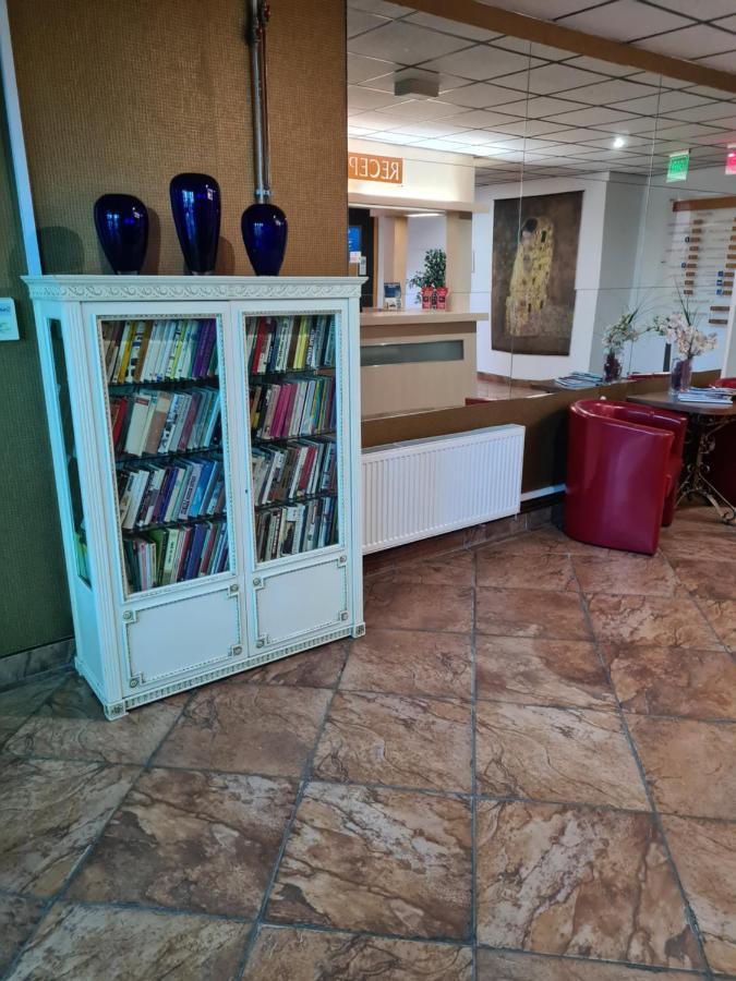 Hotel Montenegro Bruntál Esterno foto