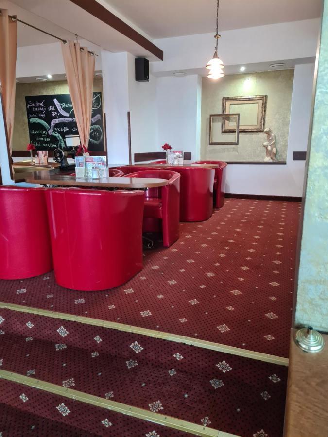 Hotel Montenegro Bruntál Esterno foto