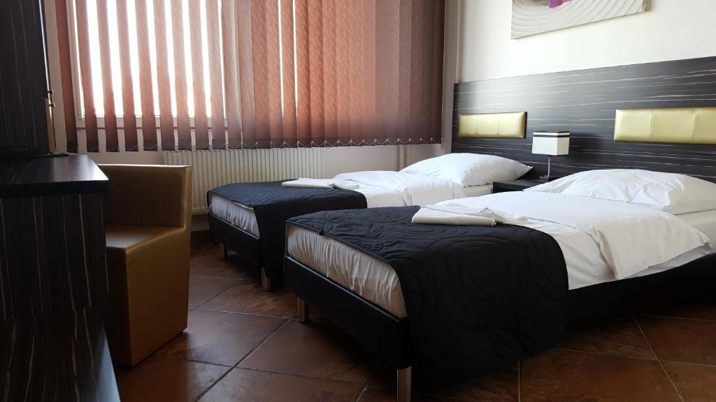 Hotel Montenegro Bruntál Esterno foto