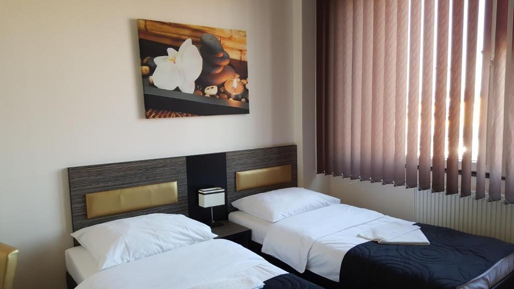 Hotel Montenegro Bruntál Esterno foto