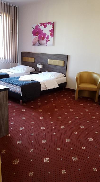 Hotel Montenegro Bruntál Esterno foto